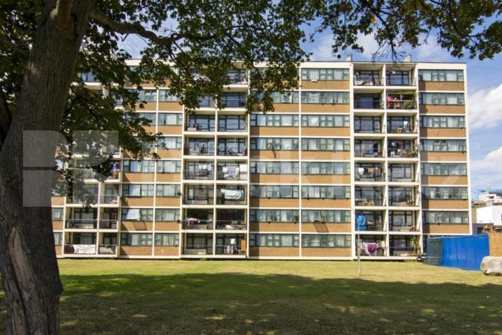 Modern studio apartment right by Aldgate Station Christian Street , Whitechapel 